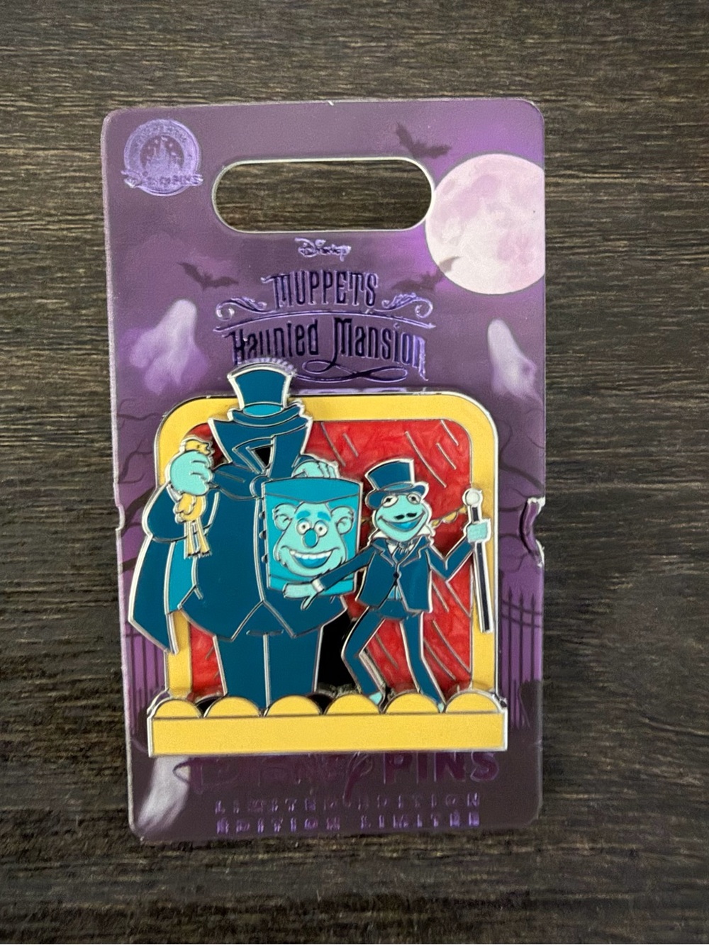 Disney Parks 2026 The Muppets Haunted Mansion Kermit Hatbox Pin LE New